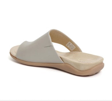 Womens Strive Capri 4 Sandals Latte